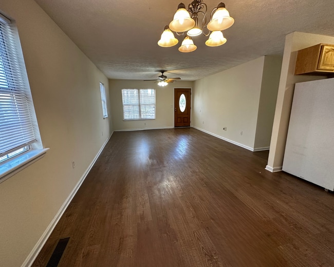 Building Photo - Leasing for November 2025 !