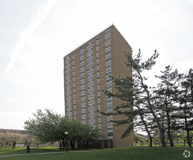 Building Photo - Spring Creek Towers