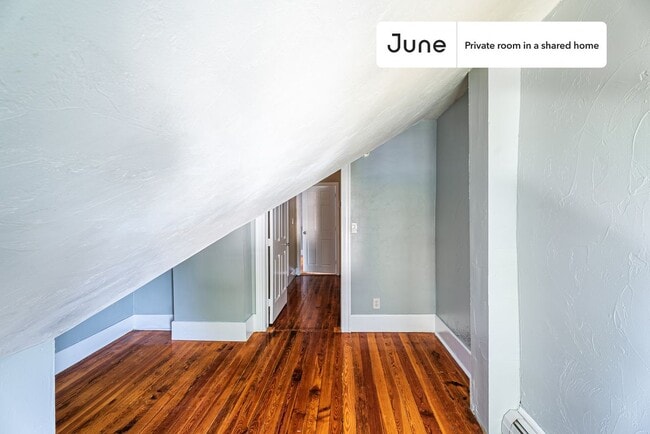 Building Photo - Room in Shared 6 bed/2 bath home