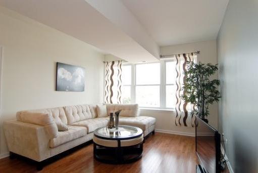 Foto del edificio - 4217 W Irving Park Rd