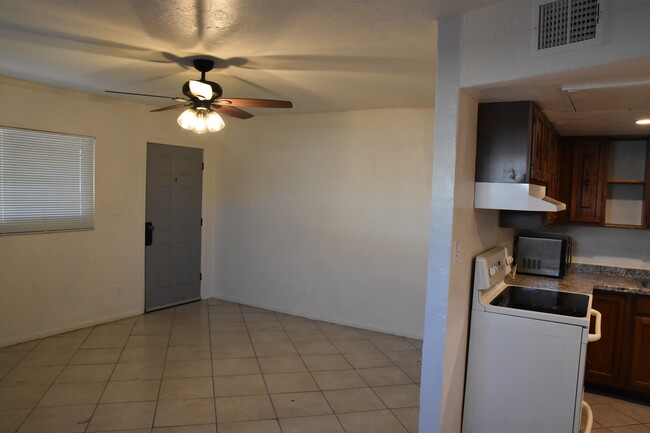 Foto del edificio - 1514 W Palmer Dr.