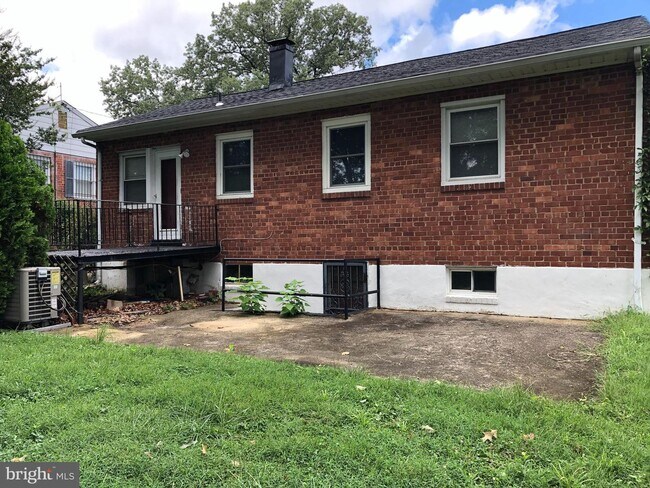 Building Photo - 9113 Taylor St