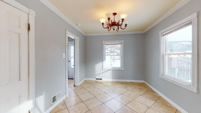 Foto del edificio - AVAILABLE AUGUST 1st, Cute, 2-story Duplex