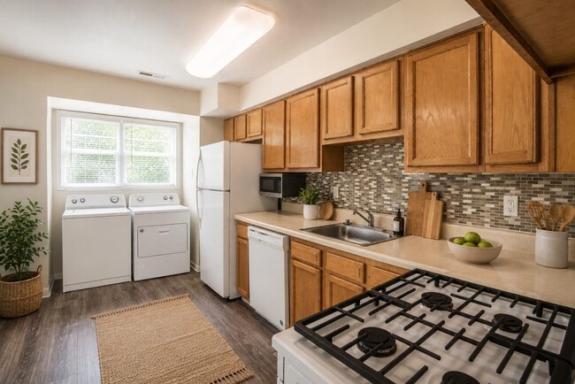 Building Photo - The Glens at Diamond Ridge