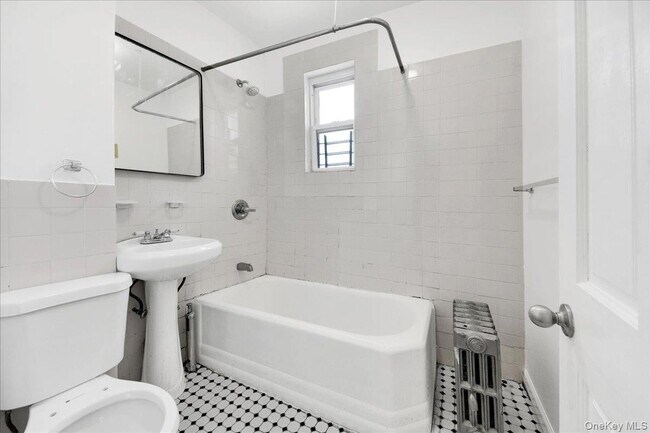 Foto del edificio - 1129 E 221st St