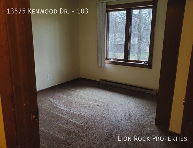 Building Photo - 13575 Kenwood Dr N