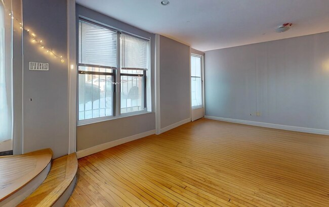 Building Photo - 330 1/2 E St