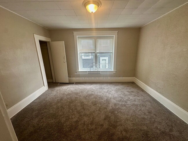 Building Photo - 555 Lumiere St