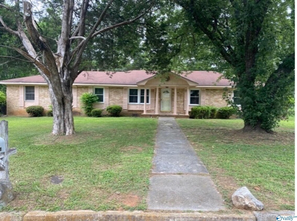 Primary Photo - 3424 Darlene Cir NW