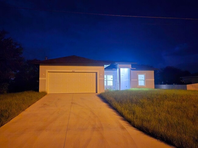 Building Photo - Brand new 3+DEN -2 BATHROOM 2 CAR GARAGE I...