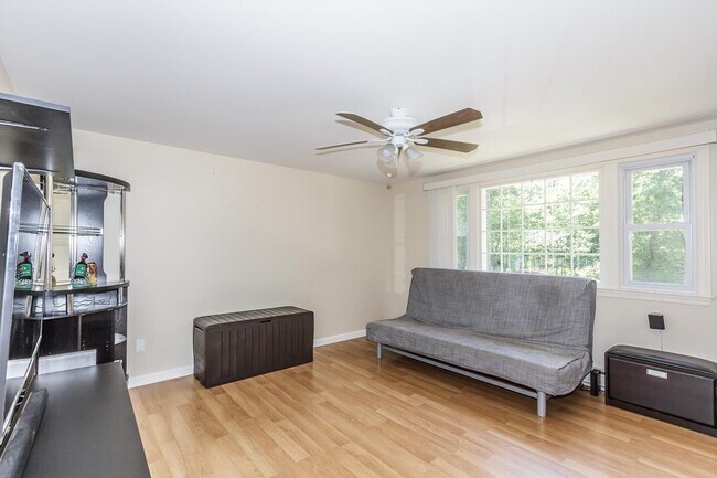 Foto del edificio - 137 Brookdale Rd