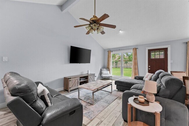 Foto del edificio - 16906 Rolling Acres Dr