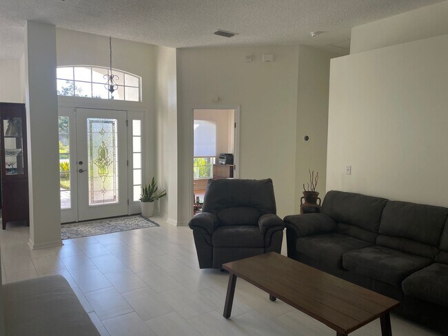 Foto del edificio - Exquisite Living: Embrace Luxury at Windy ...