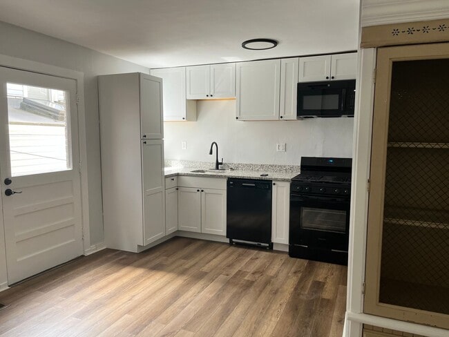 Building Photo - 1209 Linden Pl
