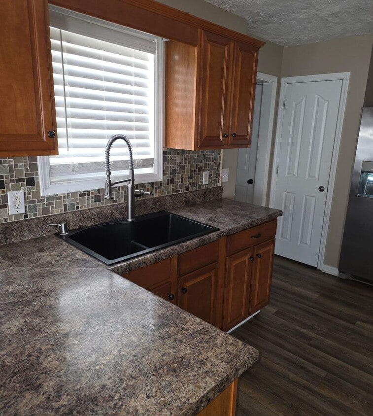 Building Photo - 1700 Autumnwood Blvd