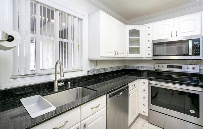 Foto del edificio - 3225 Ramblewood Dr N