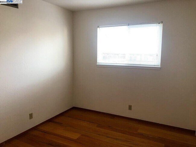 Building Photo - 1181 Claiborne Dr