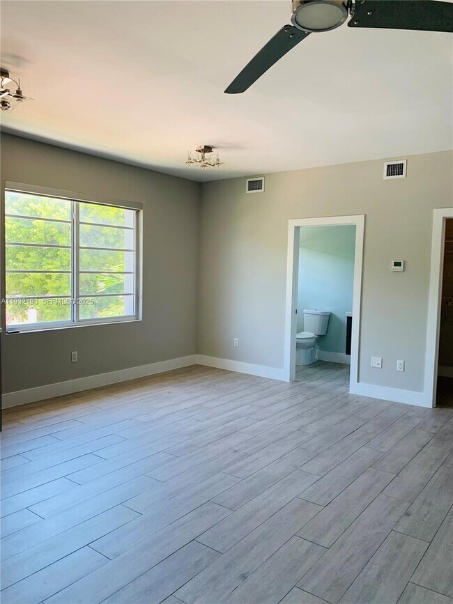 Foto del edificio - 1100 10th St