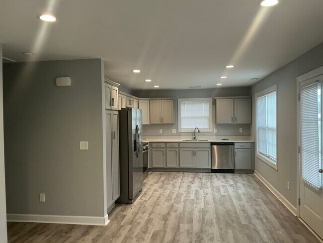 Foto del edificio - 600 Colonette Drive