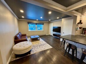 Building Photo - 205 Zabriskie St