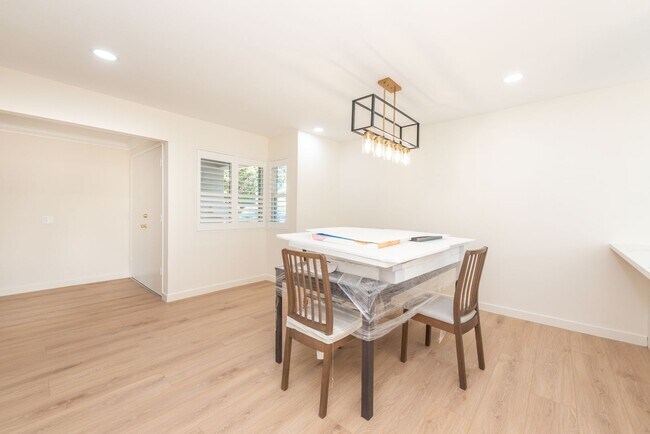 Building Photo - Completely renovated!  Premium location 4 ...