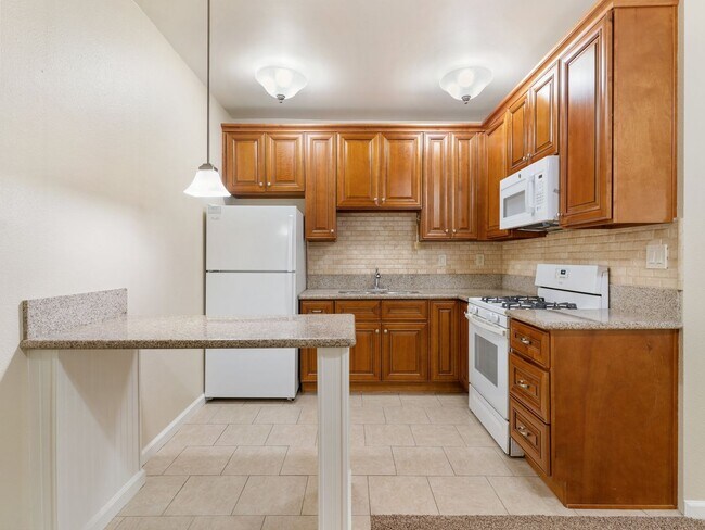 Foto del edificio - 1324 N Peterson Ave