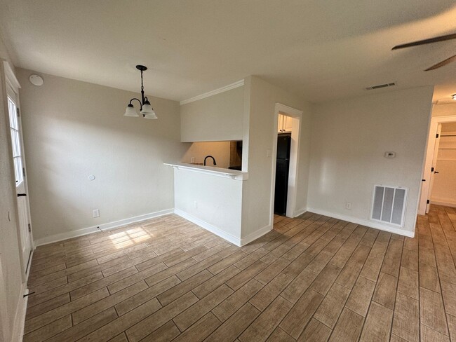 Foto del edificio - 2316 Andover Dr