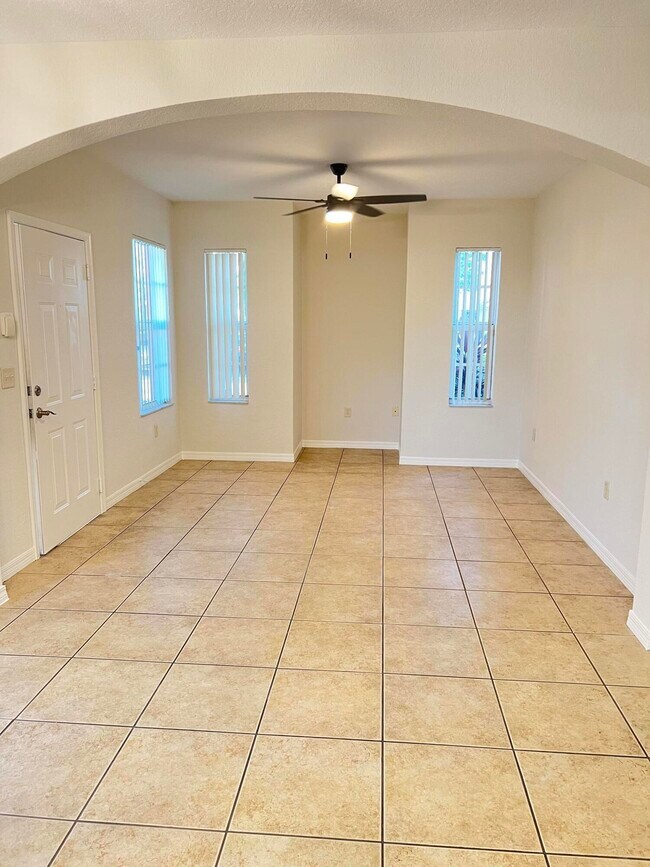 Foto del edificio - 156 SW Peacock Blvd