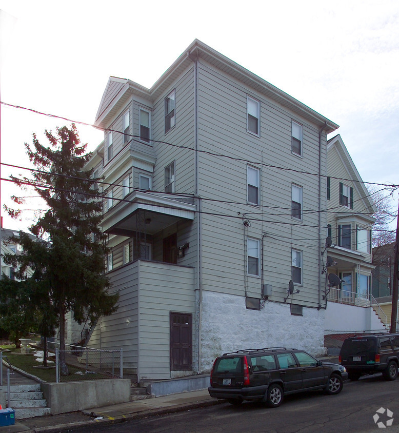 Primary Photo - 194 Beach St