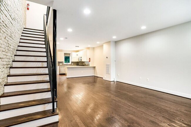 Foto del edificio - 620 Farragut St NW