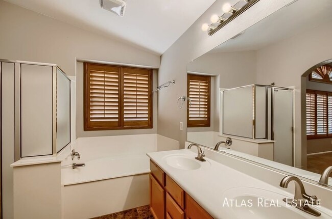 Building Photo - 1305 W Busa Dr
