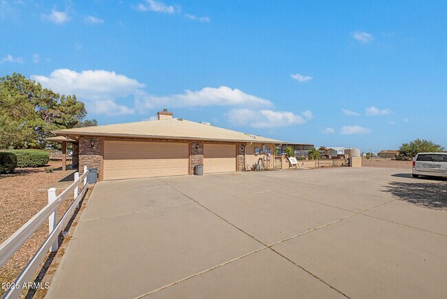 Foto del edificio - 20537 W Gordon Way