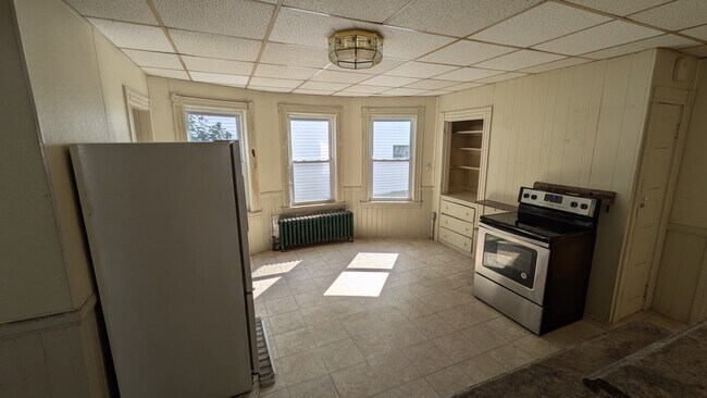 Building Photo - 20 Kosta St