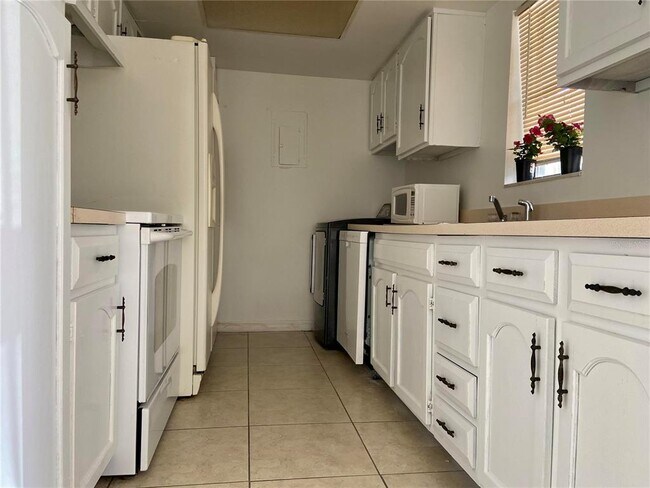 Foto del edificio - 4318 Lakeway Dr