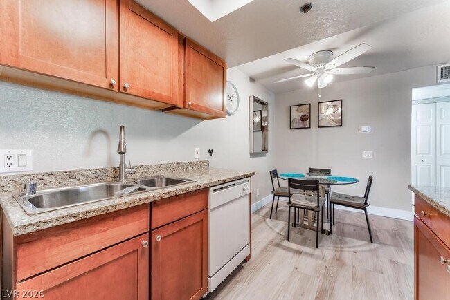 Foto del edificio - 4200 S Valley View Blvd
