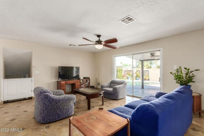 Foto del edificio - Exceptional 6-Bedroom Home with Private Pool Near ASU