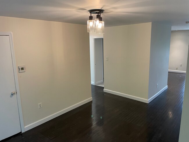Open floorplan with spacious living room and dining area. - 3240 Hewitt Ave