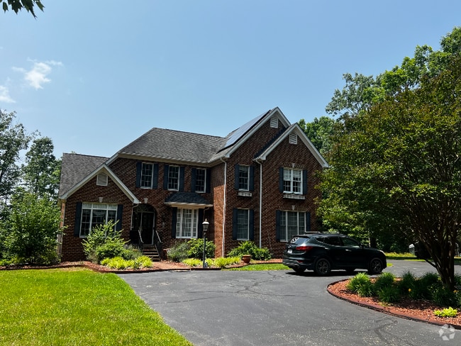 Building Photo - 3068 S James River Hwy