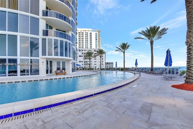 Foto del edificio - 17201 Collins Ave