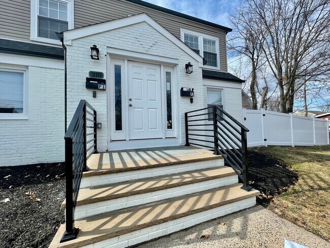 Building Photo - 210 S Prospect Ave