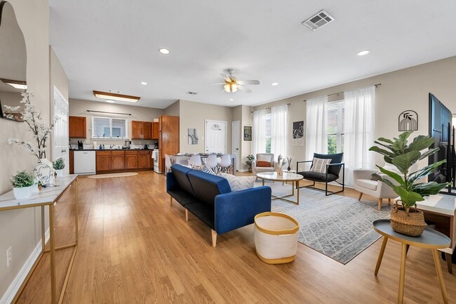 Foto del edificio - 1425 E James St