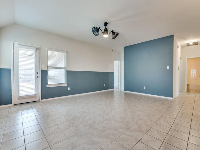 Foto del edificio - 3300 Emerson Rd