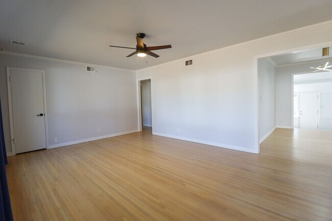Foto del edificio - 4 Bed | 2 Bath in Midtown!