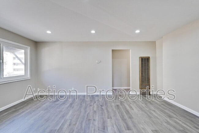 Building Photo - 685 Foxtail Dr