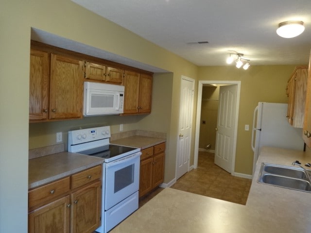 Building Photo - 7024 Legacy Dr