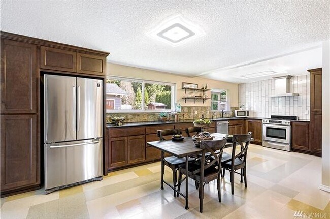 newly updated kitchen - 1307 Cypress Ln