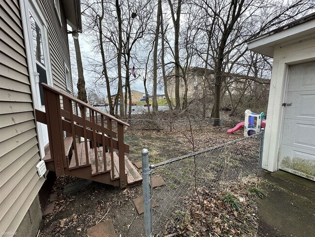 Foto del edificio - 3 br, 1 bath House - 407 Demay Ct
