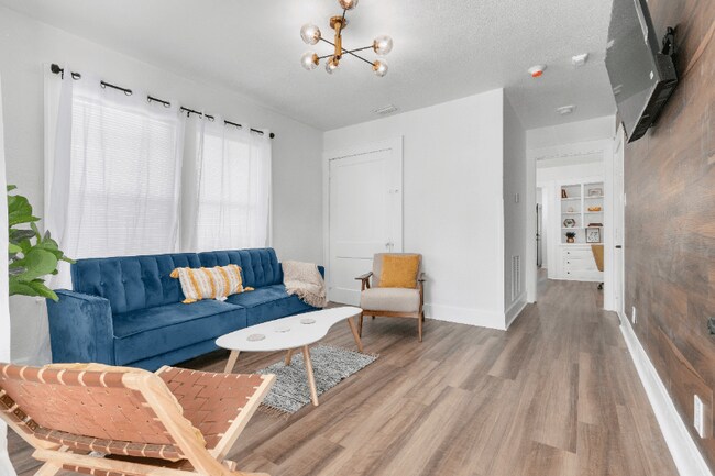 Interior Photo - 805 4th Ave N, St. Petersburg, FL 33701