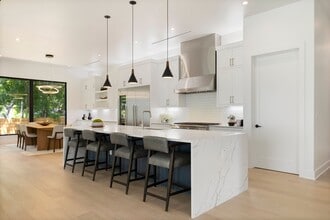 Building Photo - 2504 Bluffview Dr