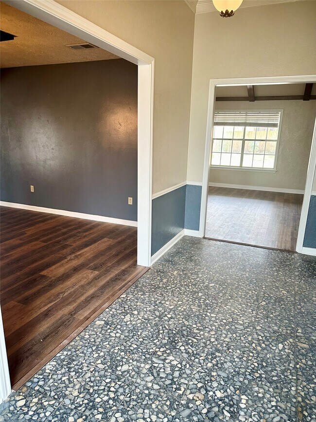 Building Photo - 103 Wroxton Dr